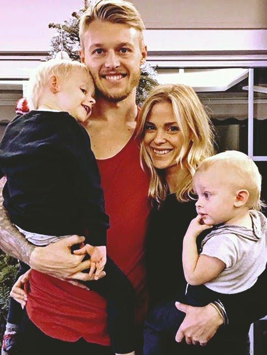 Simon Kjær og Elina og deres sønner
