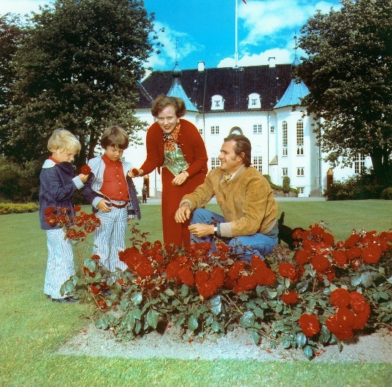 Margrethe og Henrik med sønnerne Frederik og Joachim