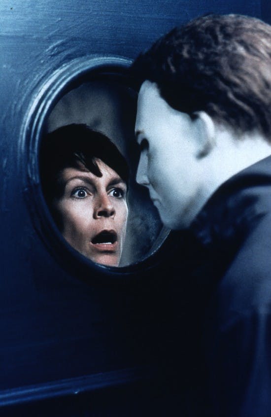 Jamie Lee Curtis som Laurie Strode overfor Michael Myers