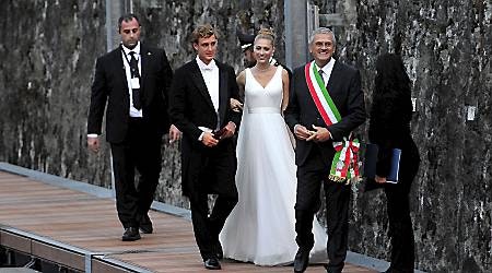 Pierre Casiraghi og Beatrice Borromeo ankommer til bryllupsfesten.