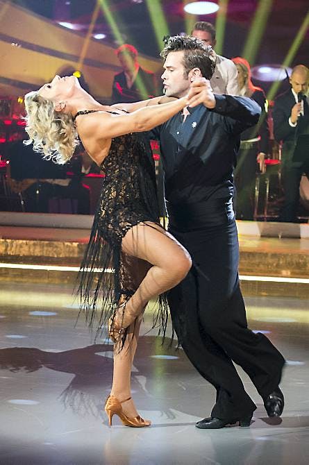 - Pernille kastede sig bare ud i rumbaen og lignede en milliard med blondekjole, høje hæle og netstrømper, sagde Silas om sin dansepartner.