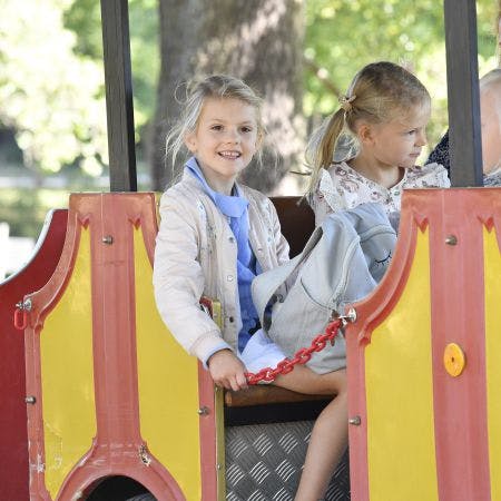 Prinsesse Estelle på første skoledag.