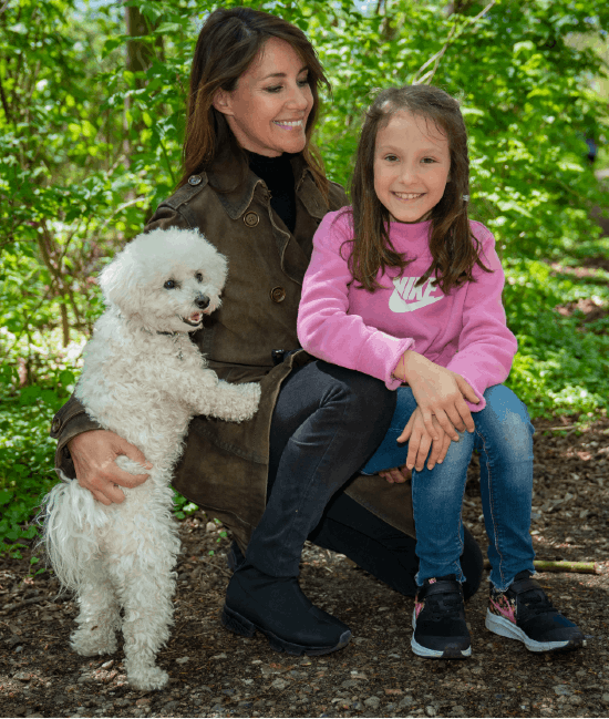 Prinsesse Marie og prinsesse Athena med deres hund Cerise