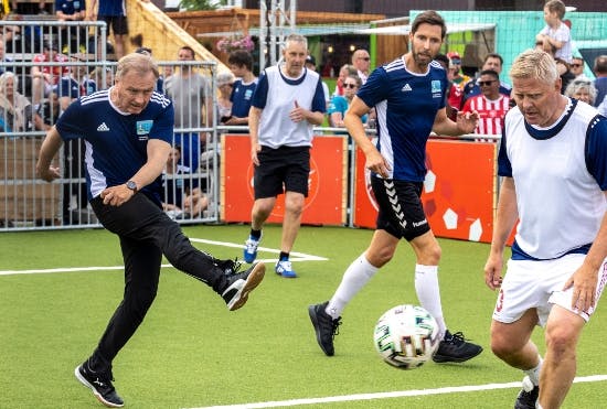 https://imgix.billedbladet.dk/20210611_dm_football_village_em_0019w.jpg