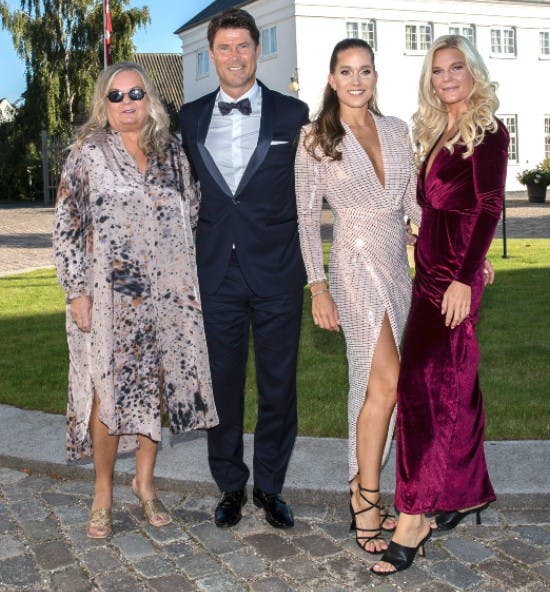 Mette og Brian Laudrup samt Cathrine Dufour og Rasmine Laudrup