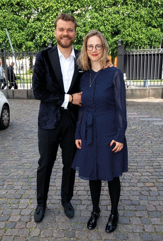 Pilou Asbæk og Anna Bro 