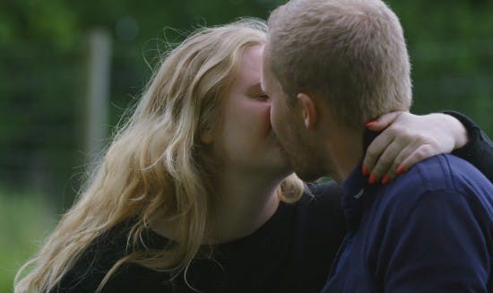 Claus og Nicoline kyssede løs i "Landmand søger kærlighed".