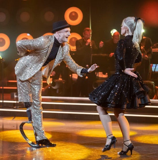 Daniel Wagner plejer at danse med et kort bukseben, så man kan se hans protese.