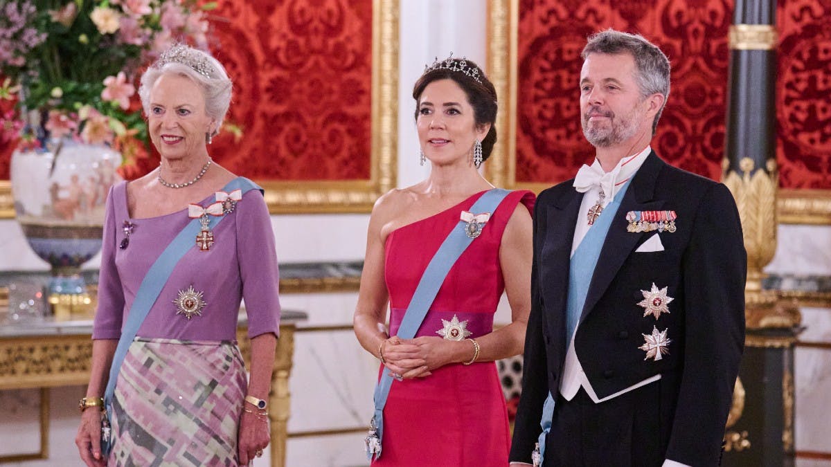 Kronprins Frederik sammmen med kronprinsesse Mary og prinsesse Benedikte.