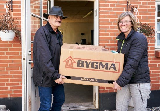 Leif og Tina har haft fuld gang i flyttekasserne.