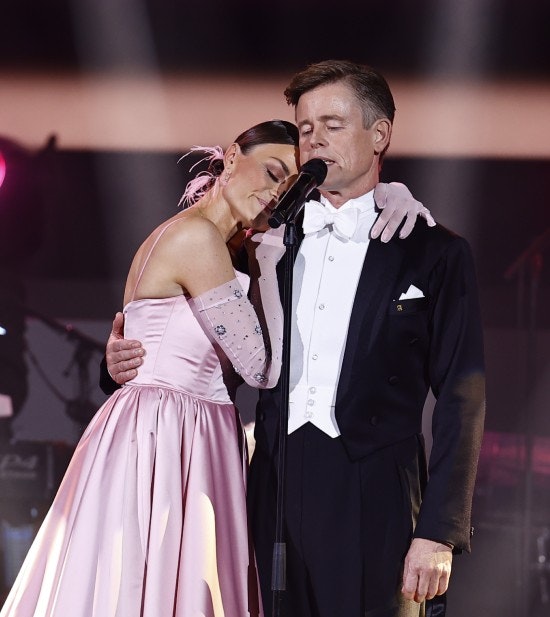 Caspar Phillipson sang den første del af sangen "Den Allersidste Dans", som han og Malene dansede vals til i "Vild med dans"-finalen.