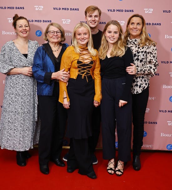 Caspar Phillipsons mor, søster, hustru og tre børn. 