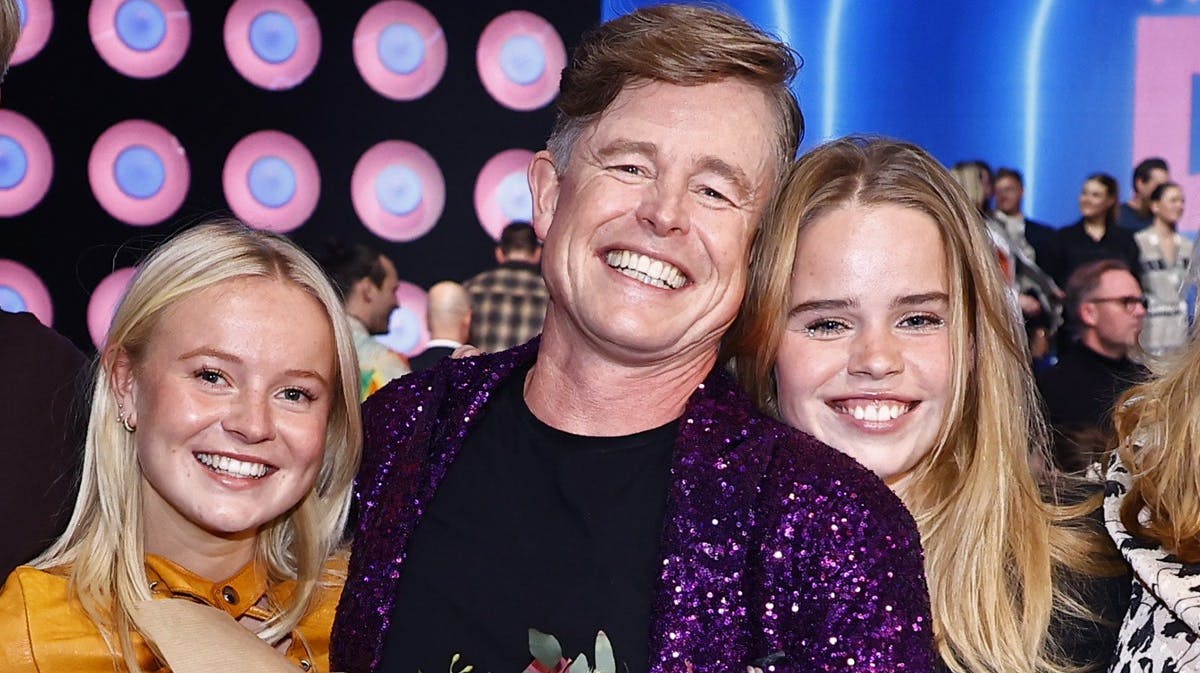 Caspar Phillipson med døtrene Rebekka og Clara.