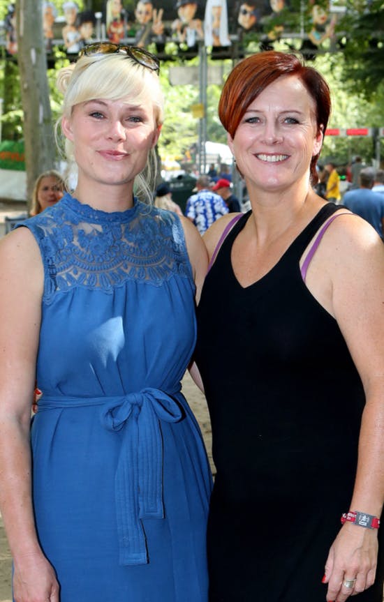 Her ses mor og datter til Smukfest i 2014. 