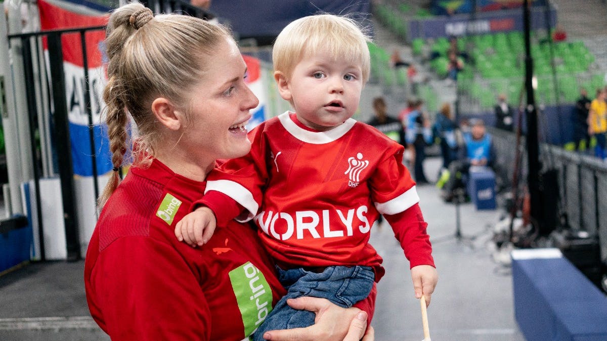 Sarah Iversen med sønnen Elliot