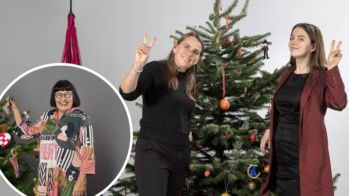 En række kendte heriblandt Anne Hjernøe og hendes datter Camille samt Rosa Kildahl har pyntet juletræer for Ungdommens Røde Kors. Klik videre og se billederne, samt hvordan du byder på dem.&nbsp;
