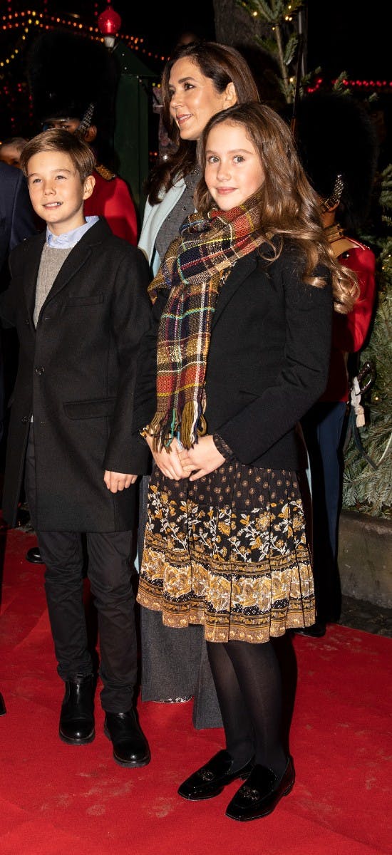 Prinsesse Josephine ankommer til Tivoli med sine forældre og sin bror. 