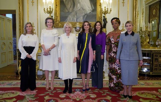 Sophie af Wessex, dronning Mathilde, dronning Camilla, dronning Rania, kronprinsesse Mary, Fatima Maada Bio og Olena Zelenska