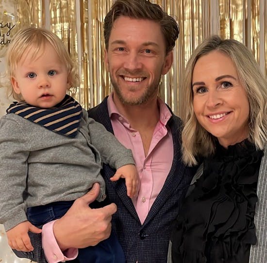 Joan  Divine og Michael Olesen med sønnen Felix