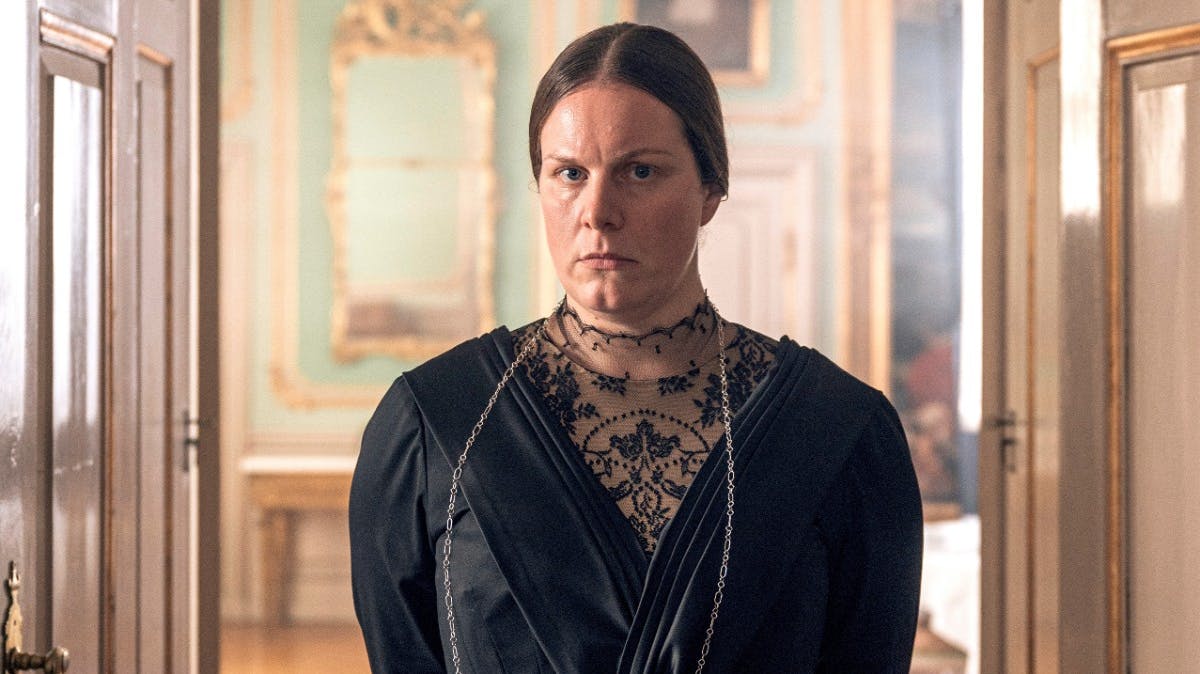 Lise Baastrup som oldfruen Miriam.