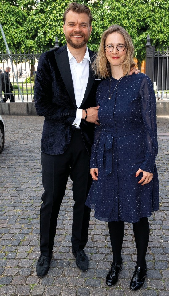 Pilou Asbæk og Anna Bro