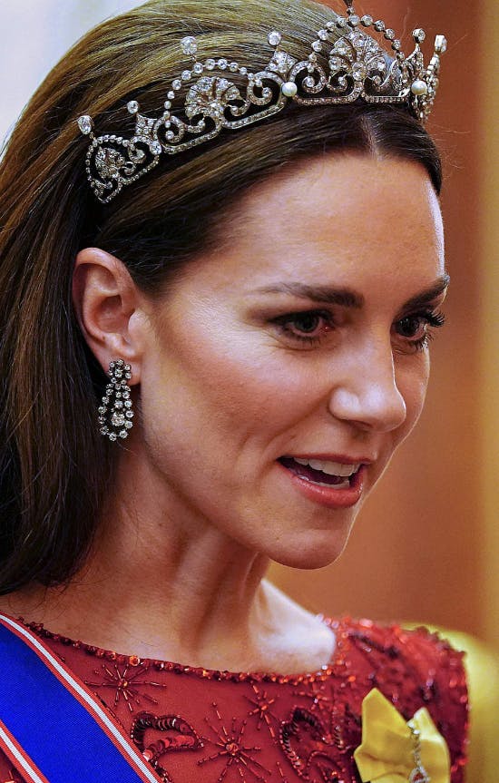 Prinsesse Catherine på Buckingham palace med diadem