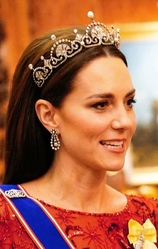 Prinsesse Catherine på Buckingham palace med diadem