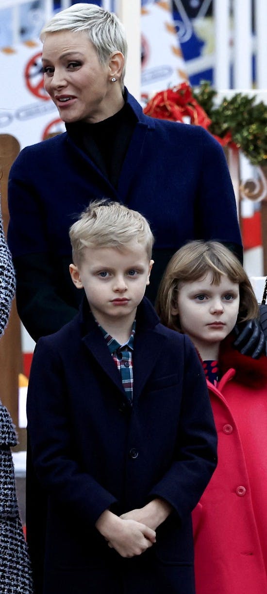 Fyrstinde Charlene med Jacques og Gabriella