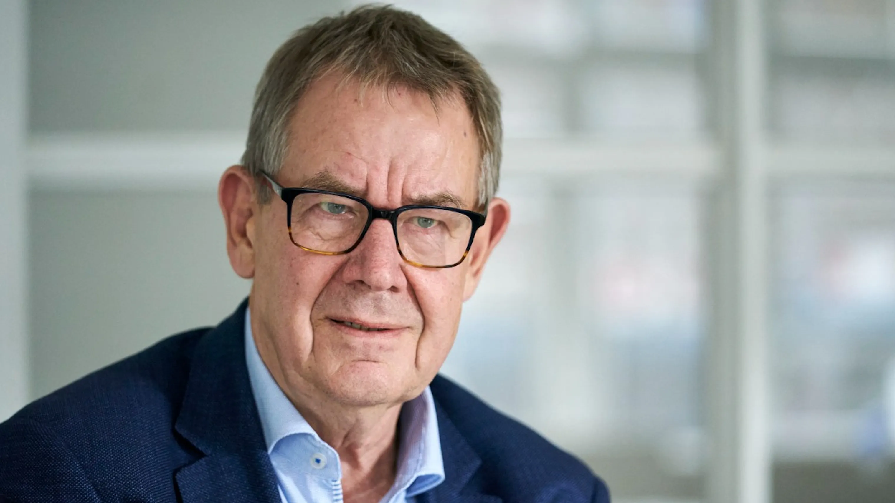 Poul Nyrup Rasmussen åbner op om svær barndom: Undersøger fars ...