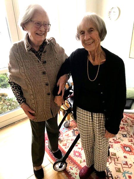 - Elsa er et dejligt bekendtskab. Hun er en ren årsunge. Kun 98, sagde Lise Nørgaard kort før jul om veninden Elsa, der – ligesom Lise var – er beboer på Else Marie-hjemmet i Humlebæk.