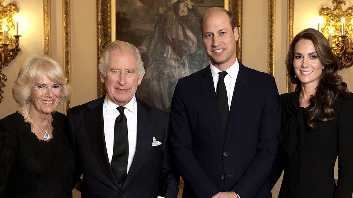 Dronning Camilla, kong Charles, prins William og prinsesse Kate.