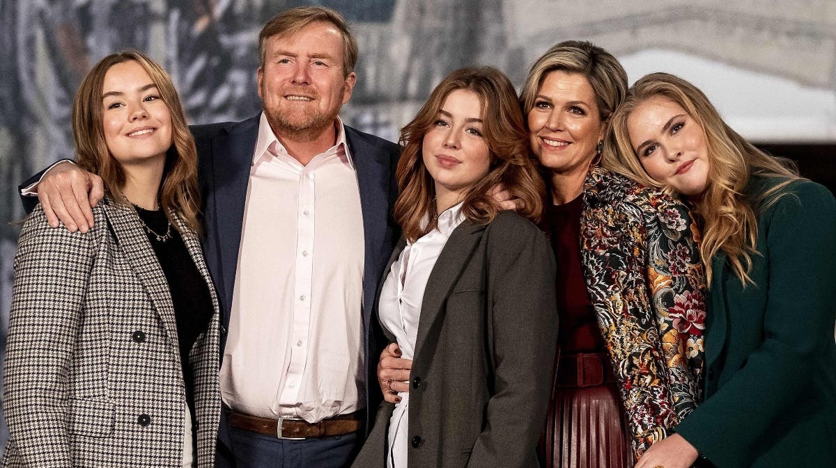 Kong Willem-Alexander og dronning Maxima med døtrene prinsesse Alexia, prinsesse Ariane og prinsesse Amalia. 