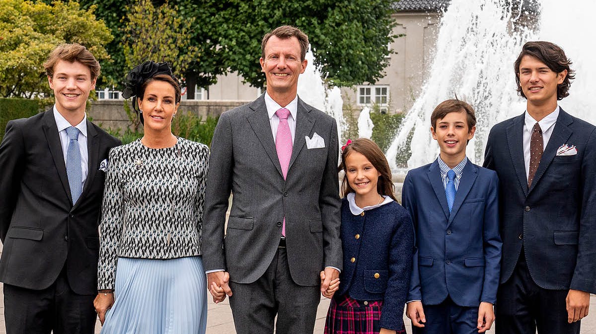Prins Joachim og prinsesse Marie med børnene Felix, Athena, Henrik og Nikolai.