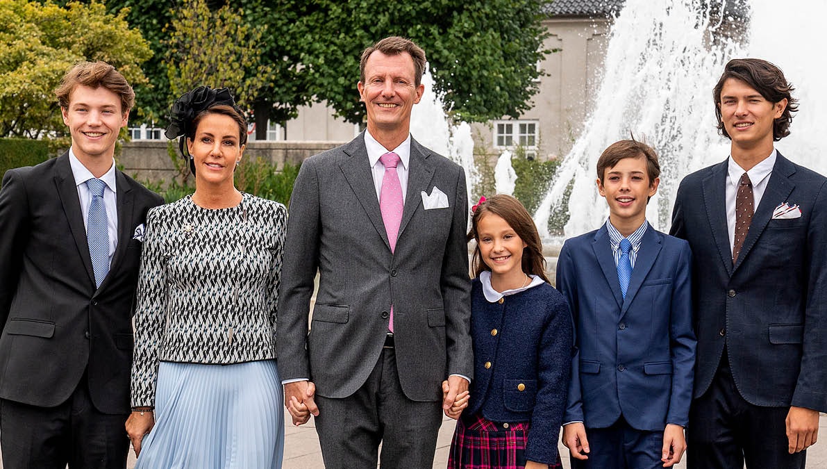 Prins Joachim og prinsesse Marie med børnene Nikolai, Felix, Henrik og Athena. 