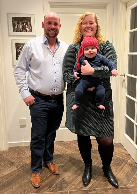 Thomas og Laura med deres søn Frederik. 