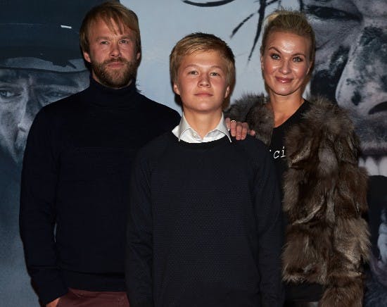 Sylvester Byder - i en lidt yngre udgave - til premiere med forældrene Søren Byder og Anne Sofie Espersen. v