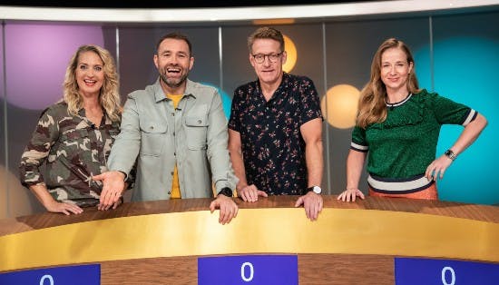 Mikkel Kryger får besøg af Annette Heick, Henrik Lykkegaard og Ulla Vejby.