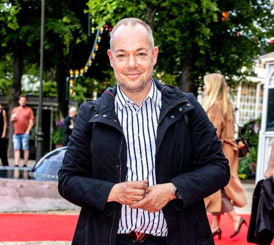 https://imgix.billedbladet.dk/20220609_dm_premiere_tivoli_varieteen_0030_1.jpg