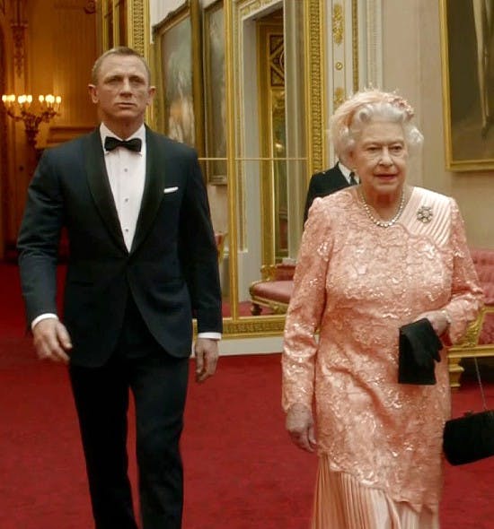 James Bond og dronning Elizabeth