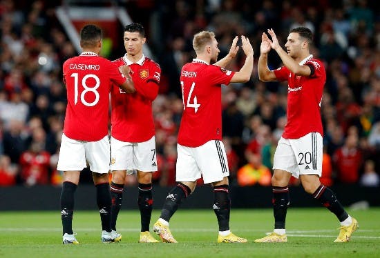 Ronaldo, Christian Eriksen og deres holdkammerater fra Manchester United bærer sørgebind