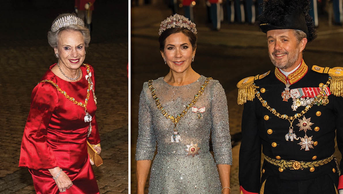Den kongelige familie ankommer til Nytårskur og -taffel på Amalienborg Slot.