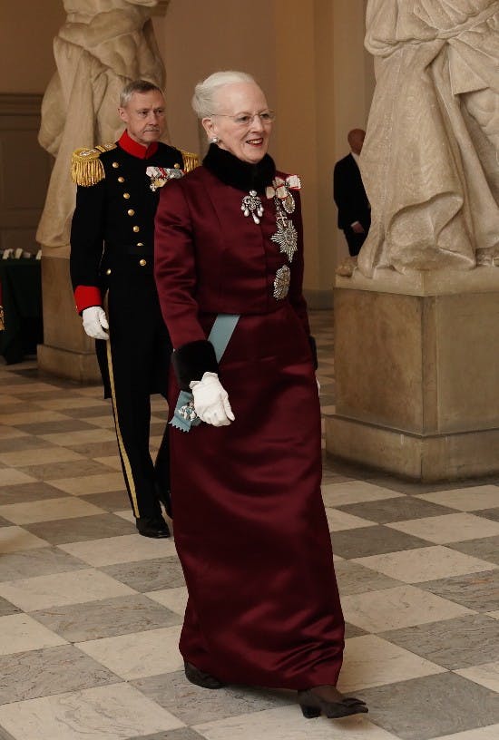 Dronning Margrethe bar sin nye kurkjole