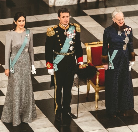 Kronprinsessens elegante kur-look: Her har du Marys kjole BILLED-BLADET