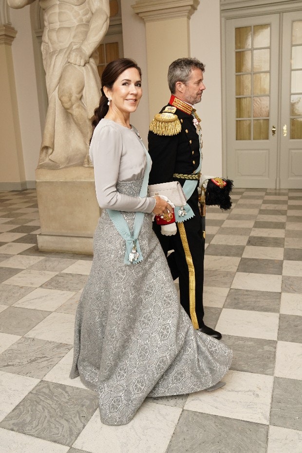 Kronprinsesse Mary og kronprins Frederik ankommer til nytårskur på Christiansborg Slot