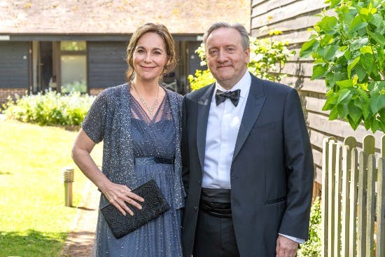 Neil Dudgeon som John Barnaby med Fiona Dolman som Sarah Barnaby.