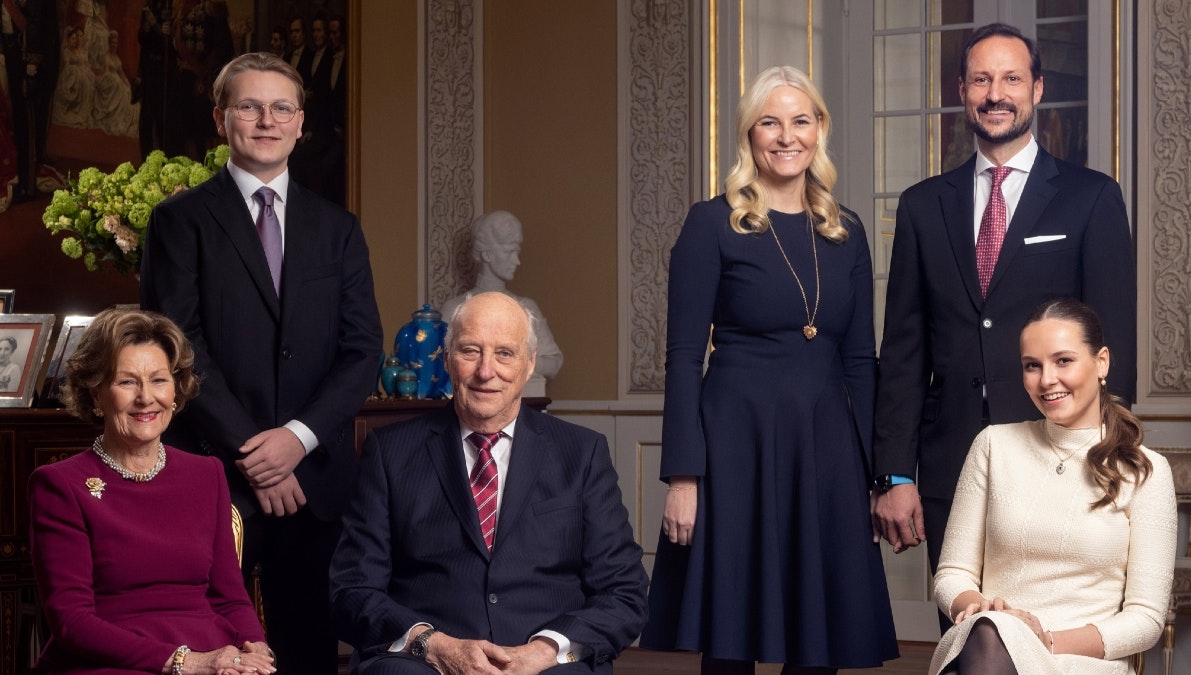 Dronning Sonja, prins Sverre Magnus, kong Harald, kronprinsesse Mette-Marit, kronprins Haakon og prinsesse Ingrid Alexandra
