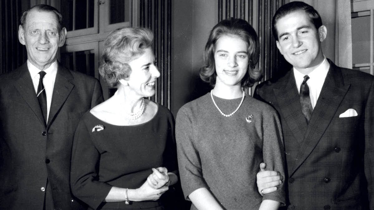 Kong Frederik 9., dronning Ingrid, prinsesse Anne-Marie og kronprins Konstantin. 