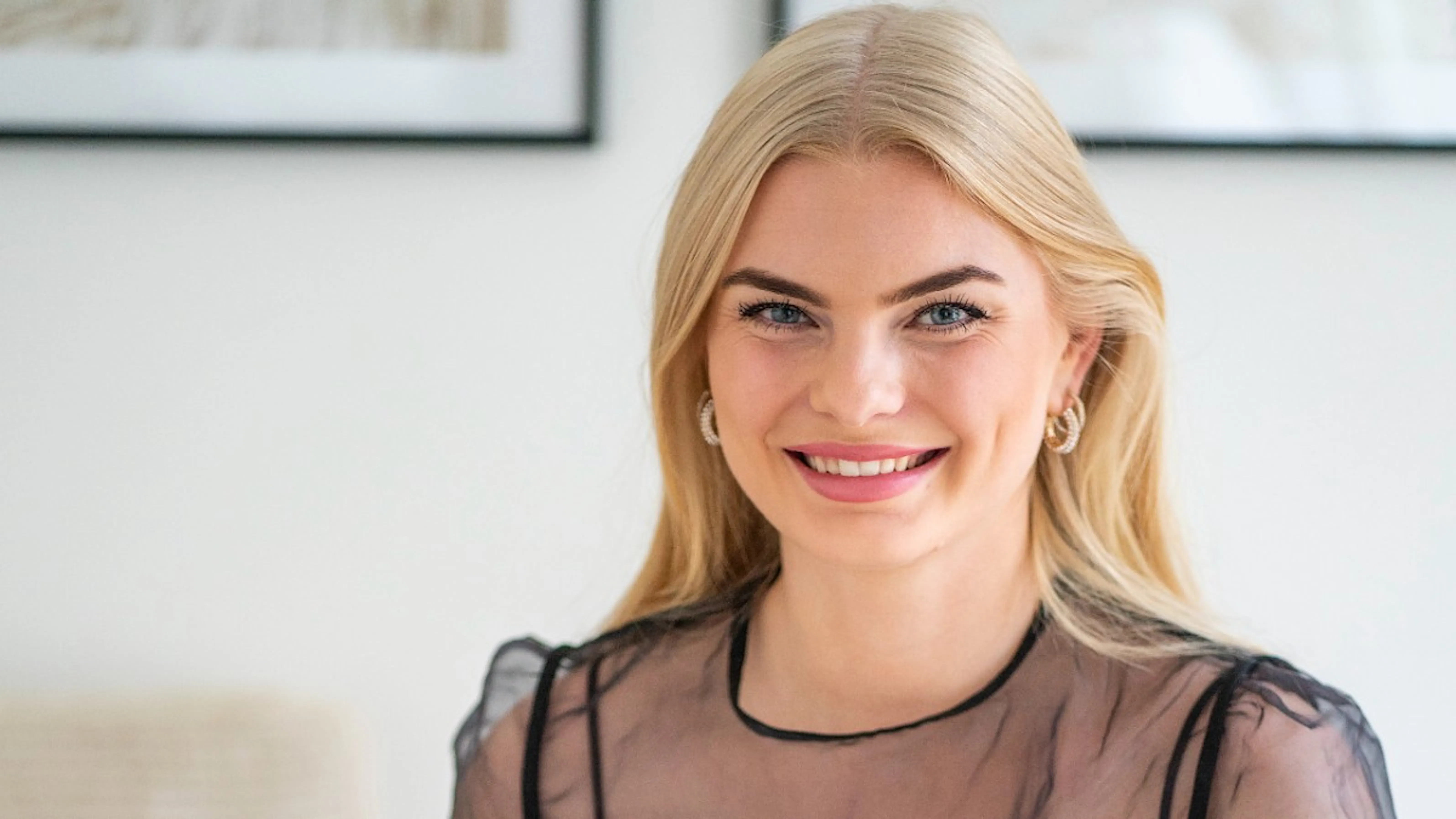 Tilde Munkholm fra Den store bagedyst viser maven frem: Sådan går det ...