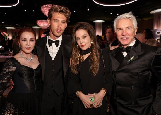 Lisa Marie Presley sammen med Priscilla Presley, Austin Butler og Baz Luhrmann til Golden Globes d. 10. januar 2023.