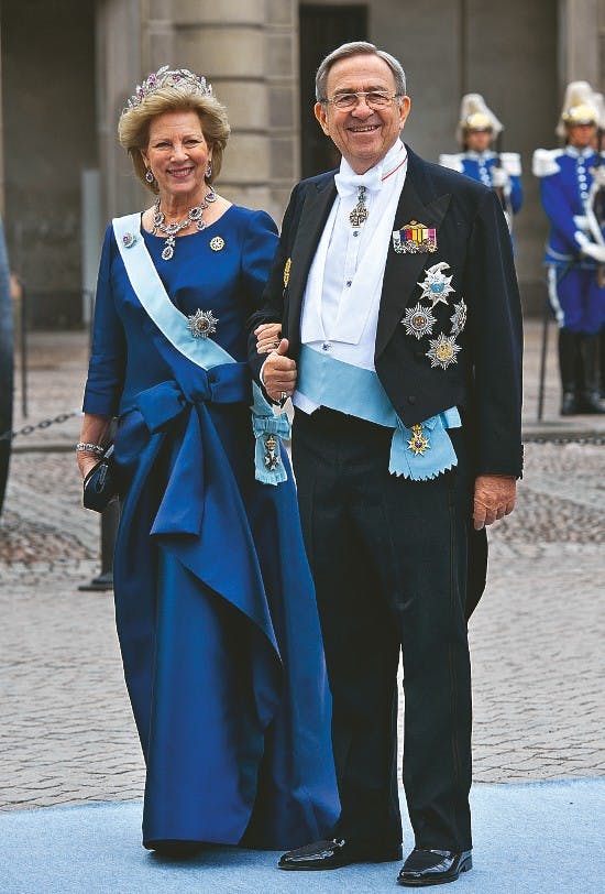 Dronning Anne-Marie og kong Konstantin ankommer til kronprinsesse Victorias bryllup i 2010.&nbsp;
